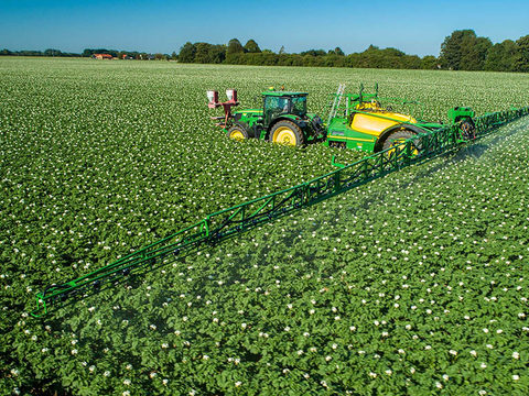 1024_x_576_blight_fungicide_application_in_potatoes.jpg