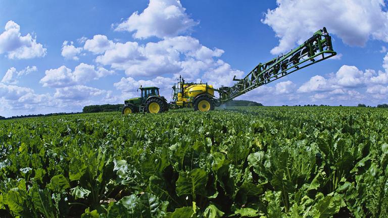 Sprayer application in sugar beet for foliar disease control
