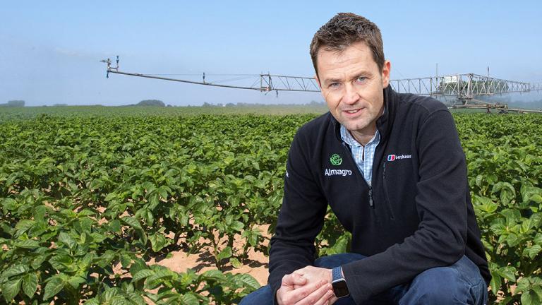 1024_x_576_andy_cunningham_irrigated_potatoes.jpg