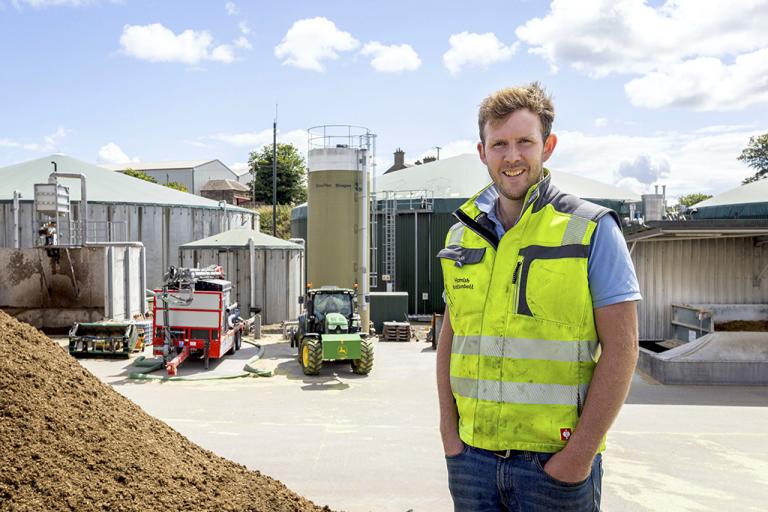 1024x683_hamish-knottenbelt-at-ad-plant-Peacehill-Farming