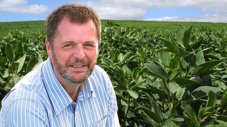 1024_x_576_simon_jackson_in_mid_season_beans.jpg