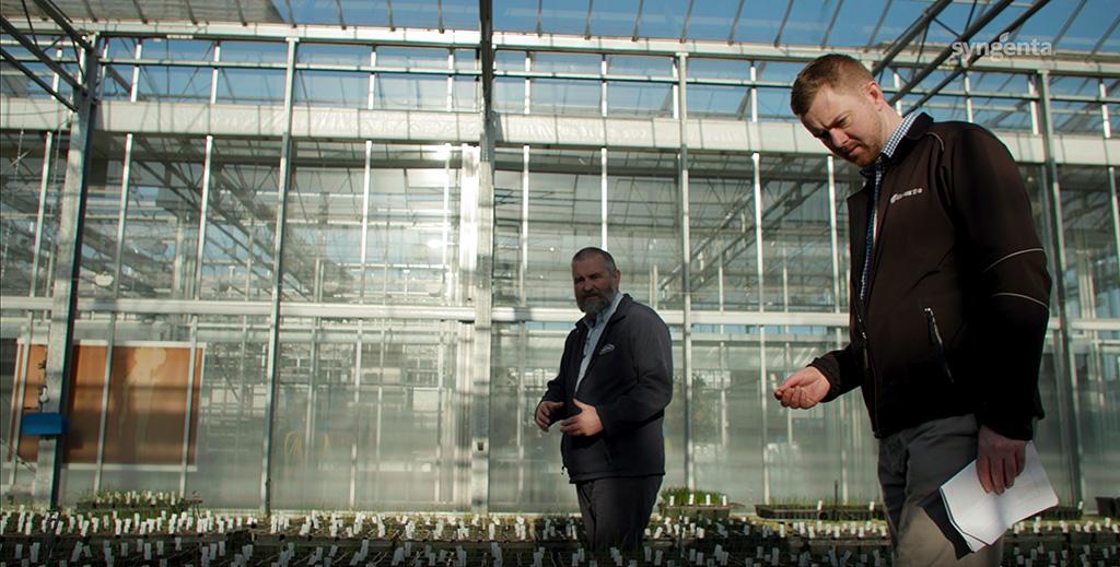 1024 x 519 Pete Hawkins & John Cussans NIAB glasshouse.jpg