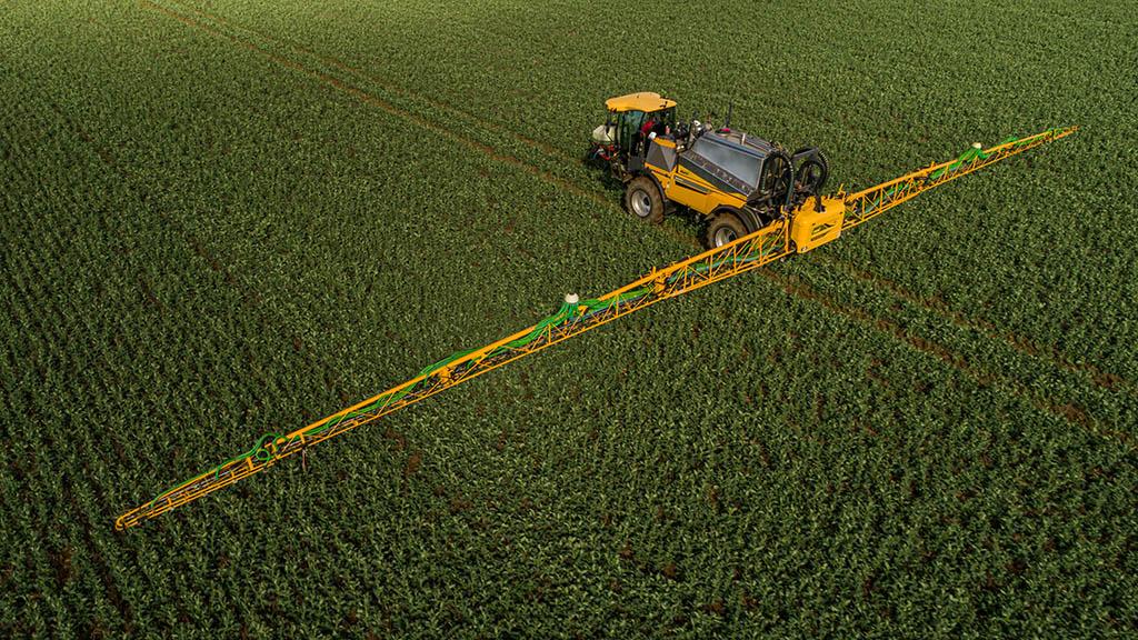 Mark Jelley spraying at Brixworth Farming