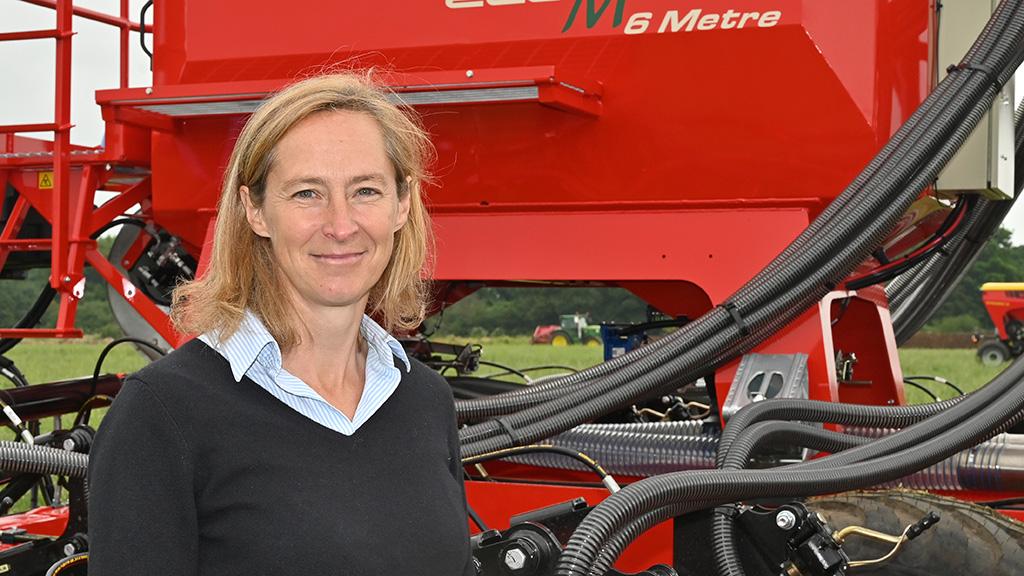 1024_x_576_belinda_bailey_with_dale_drill.jpg
